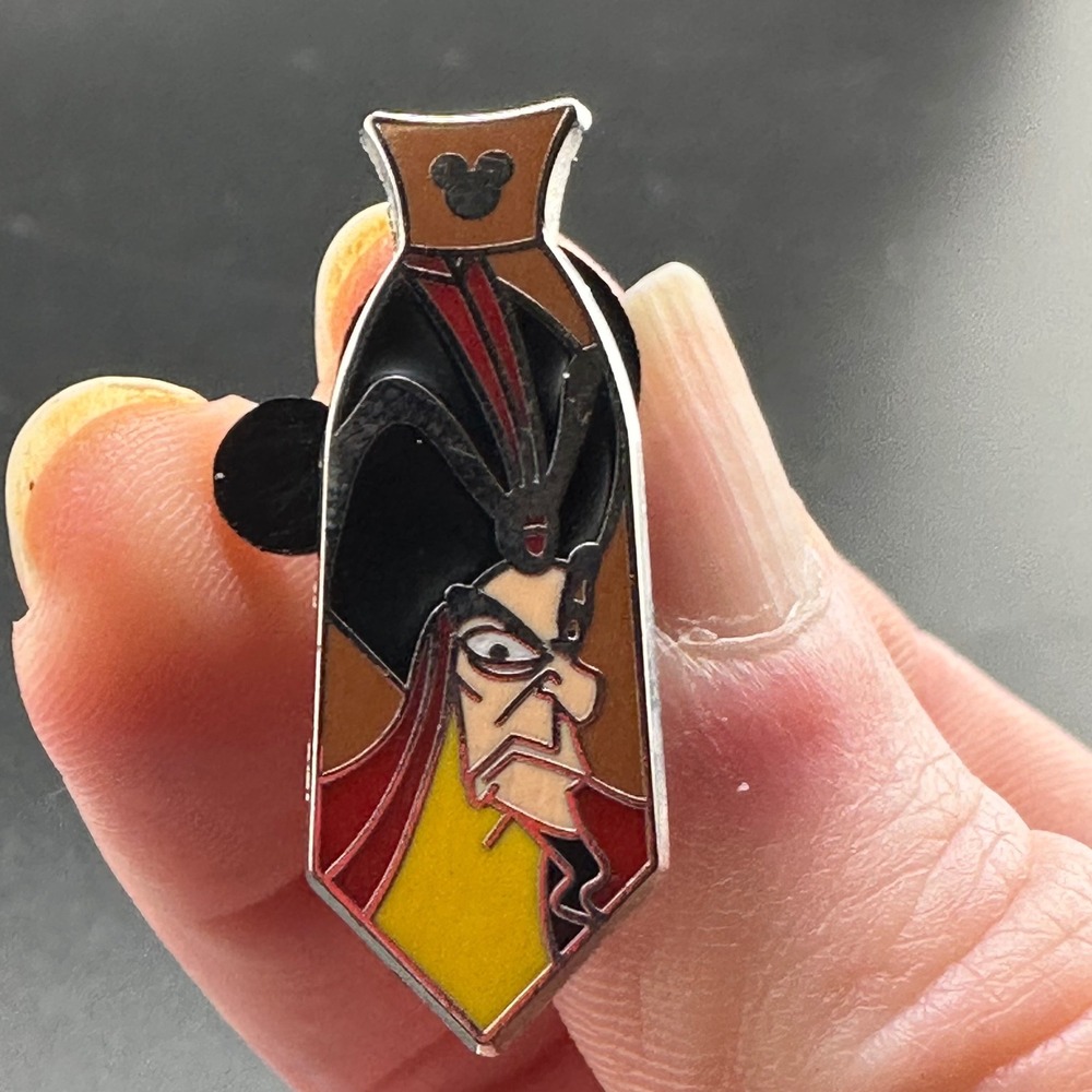 2015 Jafar Aladdin Disney pin WDW Cast Lanyard Villains Neck Ties Series